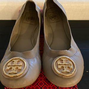 Tory Burch Caroline 2 Flat Dust Storm